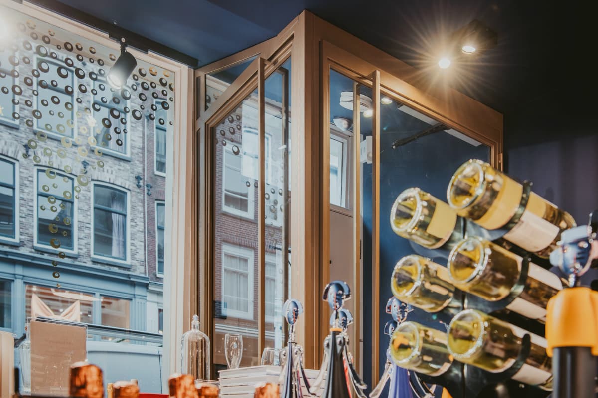 Stalen maatwerk voor wijnwinkel en proeflokaal