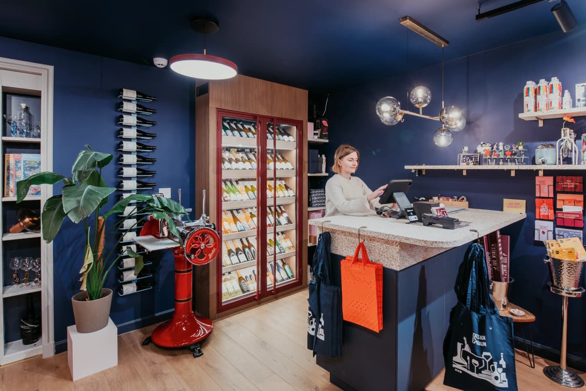 Stalen maatwerk voor wijnwinkel en proeflokaal