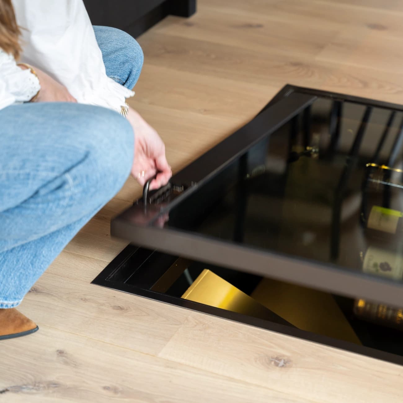 ontwerp van een vloerluik met beloopbaar glas en gasveer