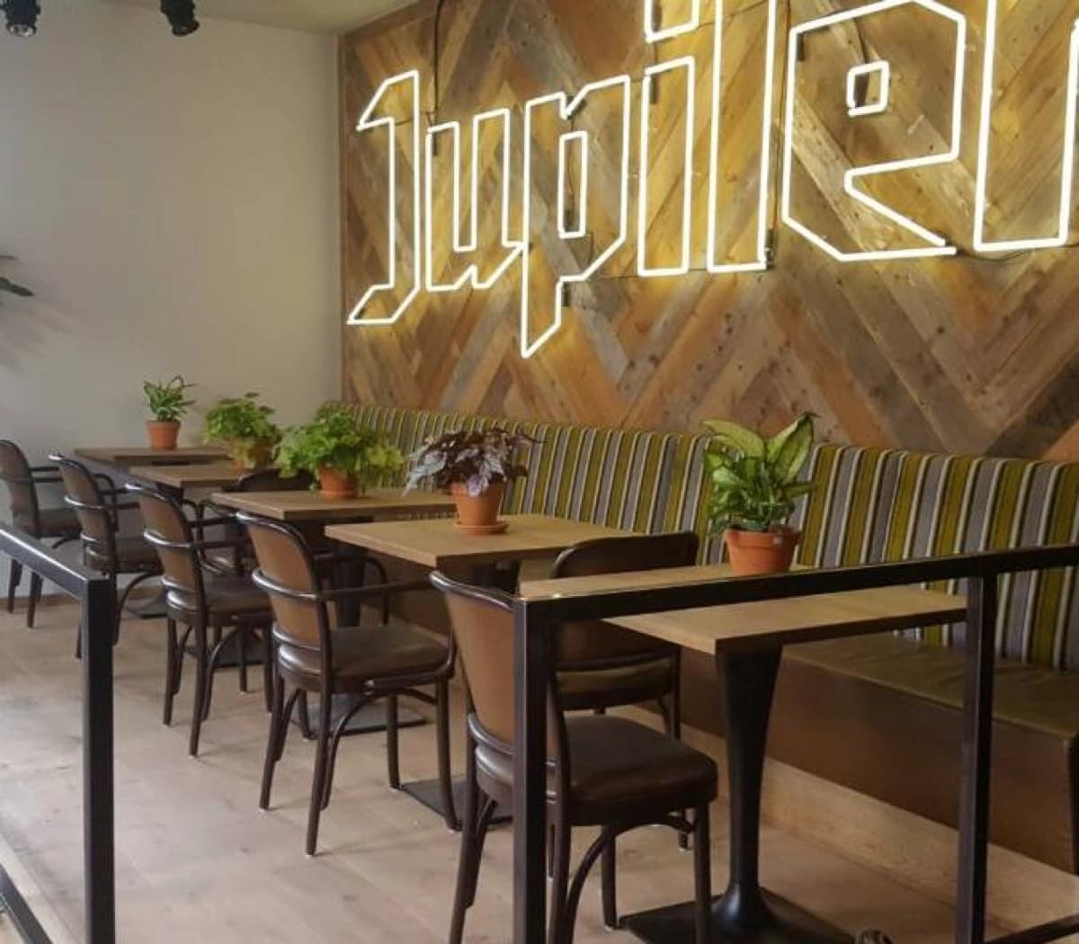 Winkel & Horeca inrichten met staal