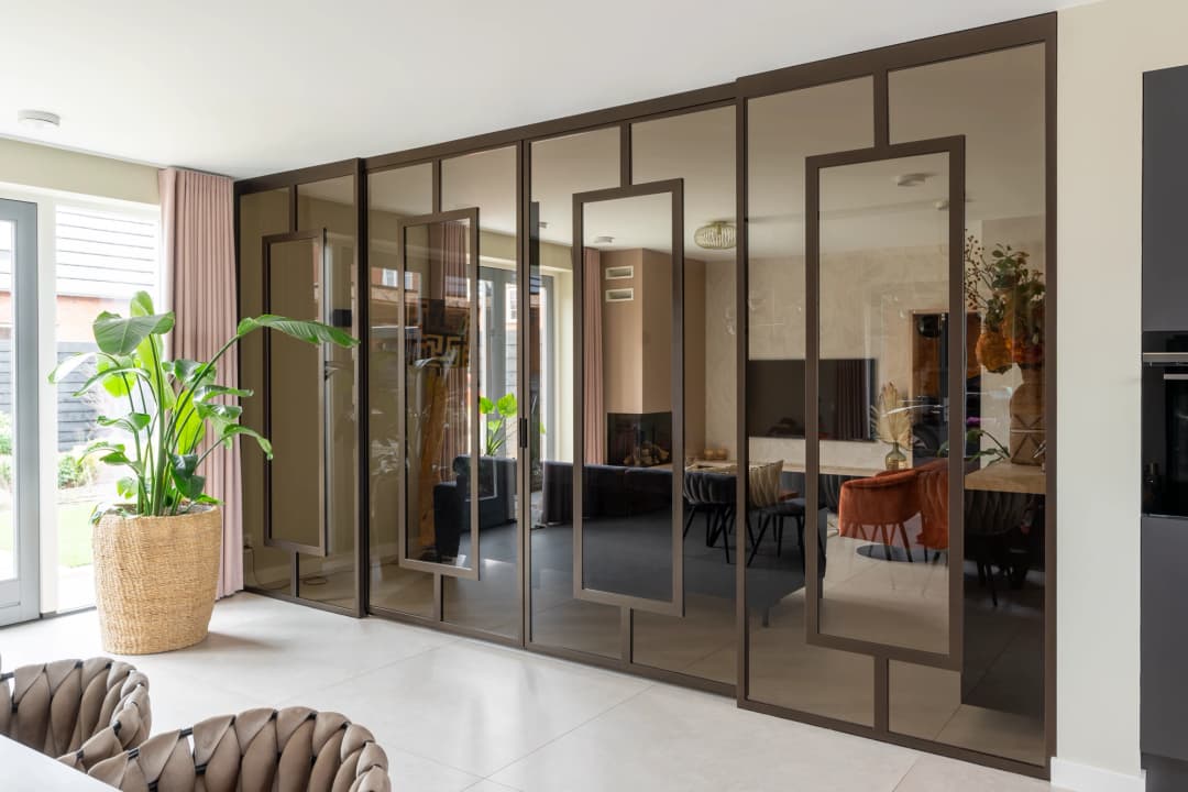 Bronzen stalen deuren: warme uitstraling met brons glas